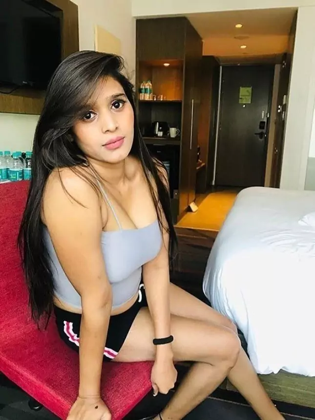 कॉल गर्ल्स सर्विस टोपचांची